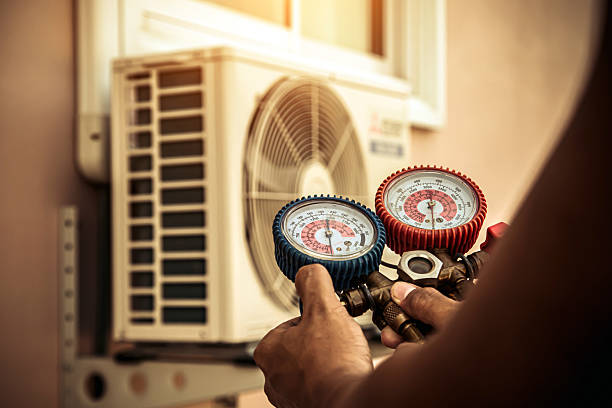 Professional Hvac technician working in Pomona, KS